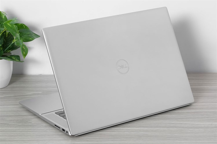 Dell Inspiron 16 5620 P1WKN 11
